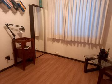 Se vende casa en comuna de La Reina en pasaje cerrado a pasos del registro civil y hospital militar.