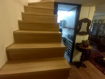 Se vende casa en comuna de La Reina en pasaje cerrado a pasos del registro civil y hospital militar.