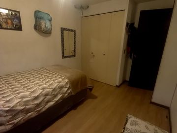 Se vende casa en comuna de La Reina en pasaje cerrado a pasos del registro civil y hospital militar.