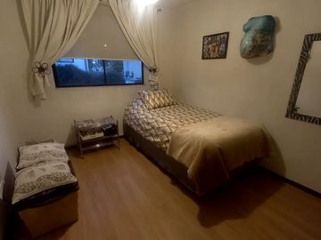 Se vende casa en comuna de La Reina en pasaje cerrado a pasos del registro civil y hospital militar.