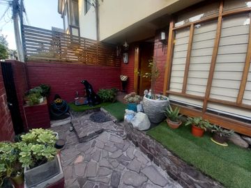 Se vende casa en comuna de La Reina en pasaje cerrado a pasos del registro civil y hospital militar.