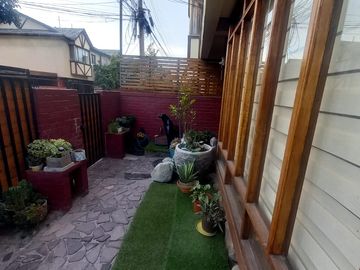 Se vende casa en comuna de La Reina en pasaje cerrado a pasos del registro civil y hospital militar.
