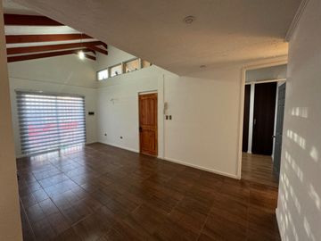 Casa 1 piso 3D 1B 1E en condominio cerrado Parque Lantaño Chillán.