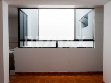 VENTA DE CASA DE 2 PISOS ALTURA DE AV. TANTAMAYO EN SAN MARTIN DE PORRES