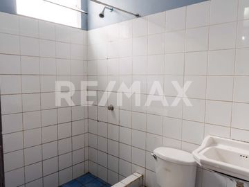 VENTA DE CASA DE 2 PISOS ALTURA DE AV. TANTAMAYO EN SAN MARTIN DE PORRES