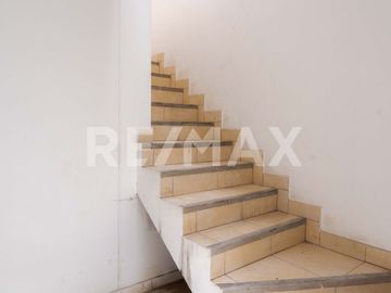 VENTA DE CASA DE 2 PISOS ALTURA DE AV. TANTAMAYO EN SAN MARTIN DE PORRES