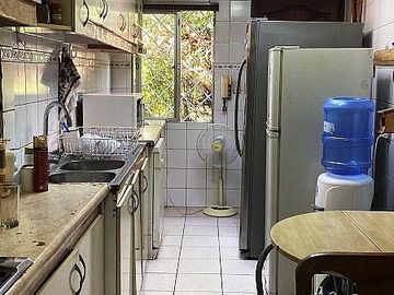 Se vende casa en comuna de La Reina de dos pisos con piscina