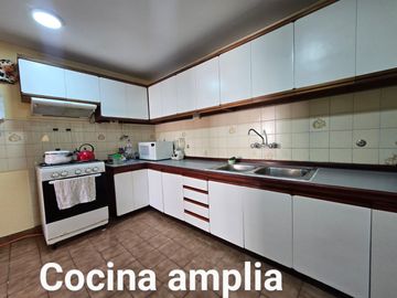 Venta De Amplio Duplex De 202M2 Con Cochera
