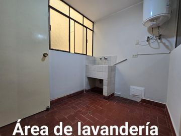 Venta De Amplio Duplex De 202M2 Con Cochera