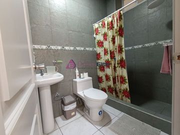 Venta Casa Rentera Urdesa Central, a una cuadra de Av Victor Emilio Estrada, cerca San Marino, Guayaquil