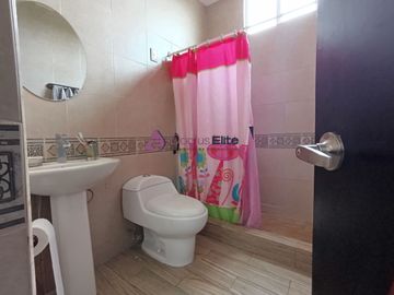 Venta Casa Rentera Urdesa Central, a una cuadra de Av Victor Emilio Estrada, cerca San Marino, Guayaquil