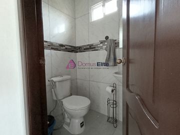 Venta Casa Rentera Urdesa Central, a una cuadra de Av Victor Emilio Estrada, cerca San Marino, Guayaquil