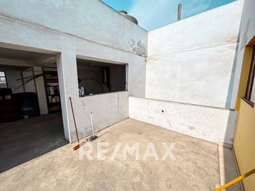 Venta De Casa Amueblada 1346.32M2 Construida Muy Cerca A La Av Tomas Valle En Smp