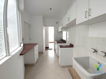 Amplio e Iuminado Dpto en Venta - Av. La Merced, Miraflores limite con Surco