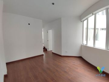 Amplio e Iuminado Dpto en Venta - Av. La Merced, Miraflores limite con Surco