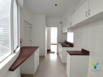 Amplio e Iuminado Dpto en Venta - Av. La Merced, Miraflores limite con Surco
