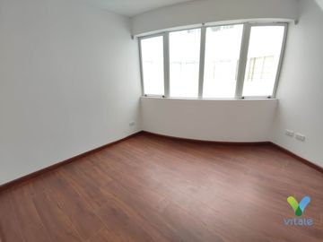 Amplio e Iuminado Dpto en Venta - Av. La Merced, Miraflores limite con Surco
