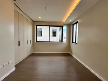 ELEGANT HOUSE WITH ELEVATOR FOR SALE IN BF HOMES