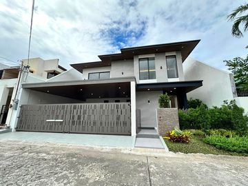 ELEGANT HOUSE WITH ELEVATOR FOR SALE IN BF HOMES
