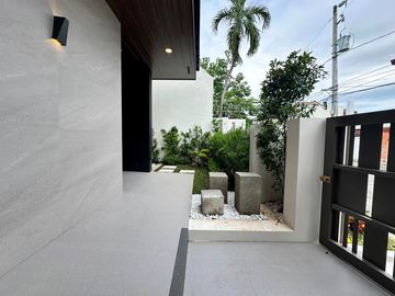 ELEGANT HOUSE WITH ELEVATOR FOR SALE IN BF HOMES