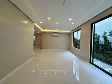 ELEGANT HOUSE WITH ELEVATOR FOR SALE IN BF HOMES