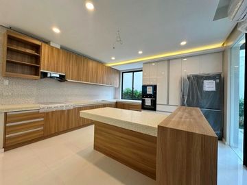ELEGANT HOUSE WITH ELEVATOR FOR SALE IN BF HOMES