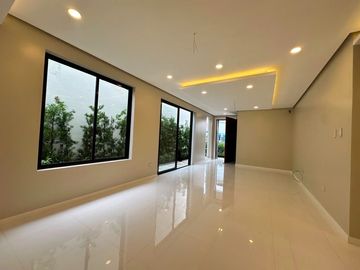 ELEGANT HOUSE WITH ELEVATOR FOR SALE IN BF HOMES