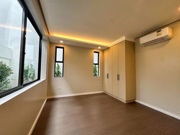 ELEGANT HOUSE WITH ELEVATOR FOR SALE IN BF HOMES