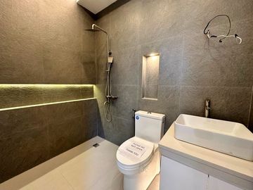 ELEGANT HOUSE WITH ELEVATOR FOR SALE IN BF HOMES