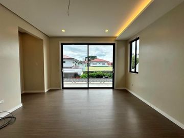 ELEGANT HOUSE WITH ELEVATOR FOR SALE IN BF HOMES