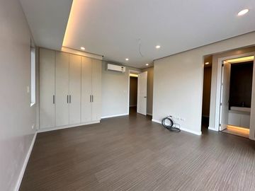 ELEGANT HOUSE WITH ELEVATOR FOR SALE IN BF HOMES