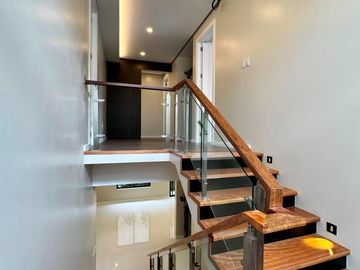 ELEGANT HOUSE WITH ELEVATOR FOR SALE IN BF HOMES