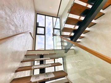 FOR SALE CORNER HOUSE WITH SWIMMING POOL IN BF HOMES