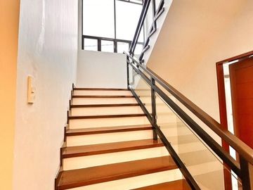 MODERN BRAND NEW HOUSE FOR SALE NEAR SM BF HOMES