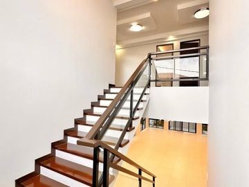 MODERN BRAND NEW HOUSE FOR SALE NEAR SM BF HOMES