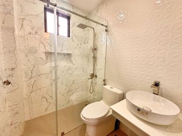 MODERN BRAND NEW HOUSE FOR SALE NEAR SM BF HOMES