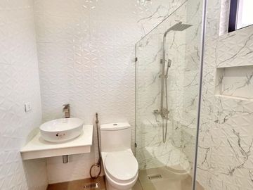 MODERN BRAND NEW HOUSE FOR SALE NEAR SM BF HOMES