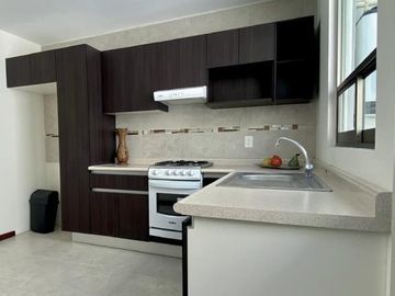 CASA EN VENTA EN PUNTA PONIENTE, 3 RECÁMARAS FRENTE A AREA VERDE