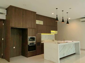 Townhouse Serenia Hills Lebak Bulus Jaksel