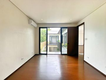 MODERN TROPICAL DESIGN HOUSE FOR SALE IN MERVILLE