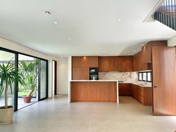 MODERN TROPICAL DESIGN HOUSE FOR SALE IN MERVILLE