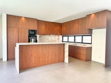 MODERN TROPICAL DESIGN HOUSE FOR SALE IN MERVILLE