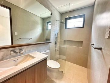 MODERN TROPICAL DESIGN HOUSE FOR SALE IN MERVILLE