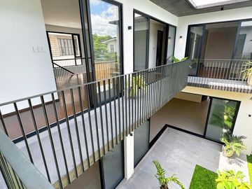 MODERN TROPICAL DESIGN HOUSE FOR SALE IN MERVILLE