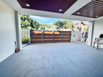 MASSIVE CORNER HOUSE WITH SWIMMING POOL HOUSE FOR SALE NEAR AIRPORT