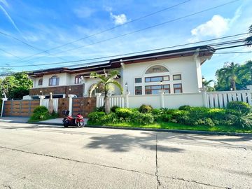 MASSIVE CORNER HOUSE WITH SWIMMING POOL HOUSE FOR SALE NEAR AIRPORT