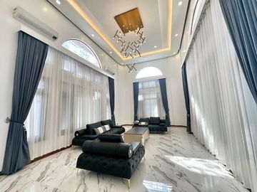 MASSIVE CORNER HOUSE WITH SWIMMING POOL HOUSE FOR SALE NEAR AIRPORT