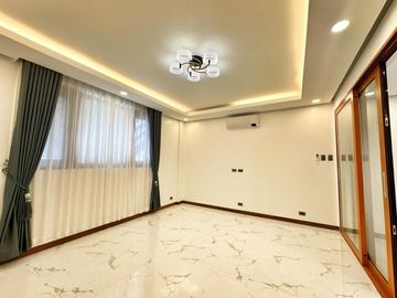 MASSIVE CORNER HOUSE WITH SWIMMING POOL HOUSE FOR SALE NEAR AIRPORT