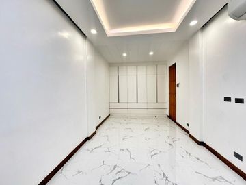 MASSIVE CORNER HOUSE WITH SWIMMING POOL HOUSE FOR SALE NEAR AIRPORT