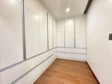 MASSIVE CORNER HOUSE WITH SWIMMING POOL HOUSE FOR SALE NEAR AIRPORT